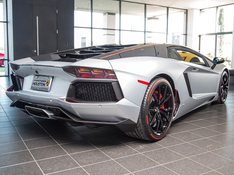 2016AventadorLP700-4 Pirelli Edition