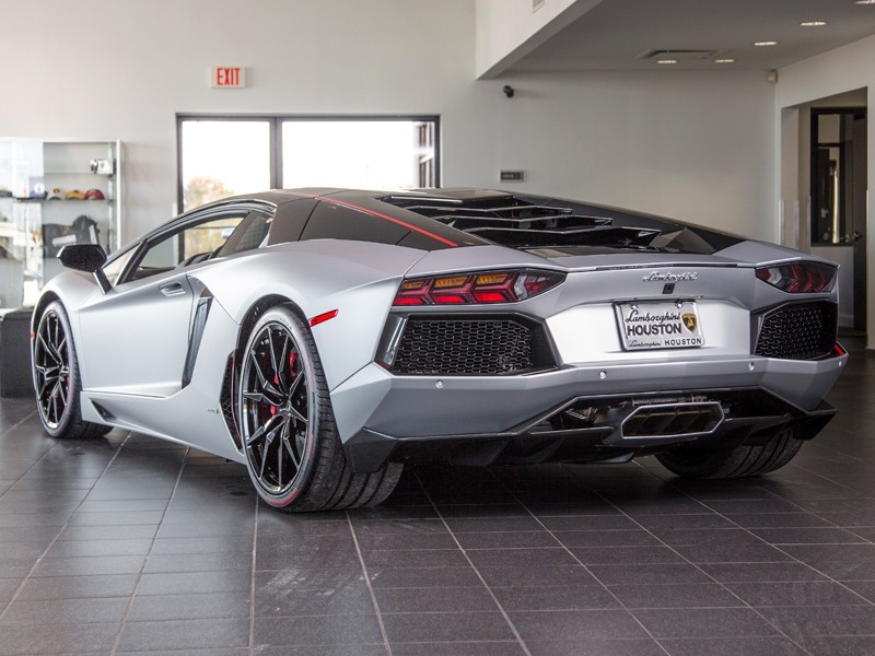 2016AventadorLP700-4 Pirelli Edition