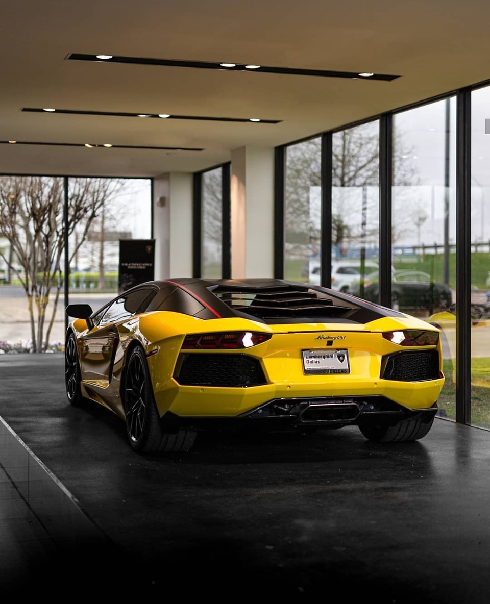 2016AventadorLP700-4 Pirelli Edition