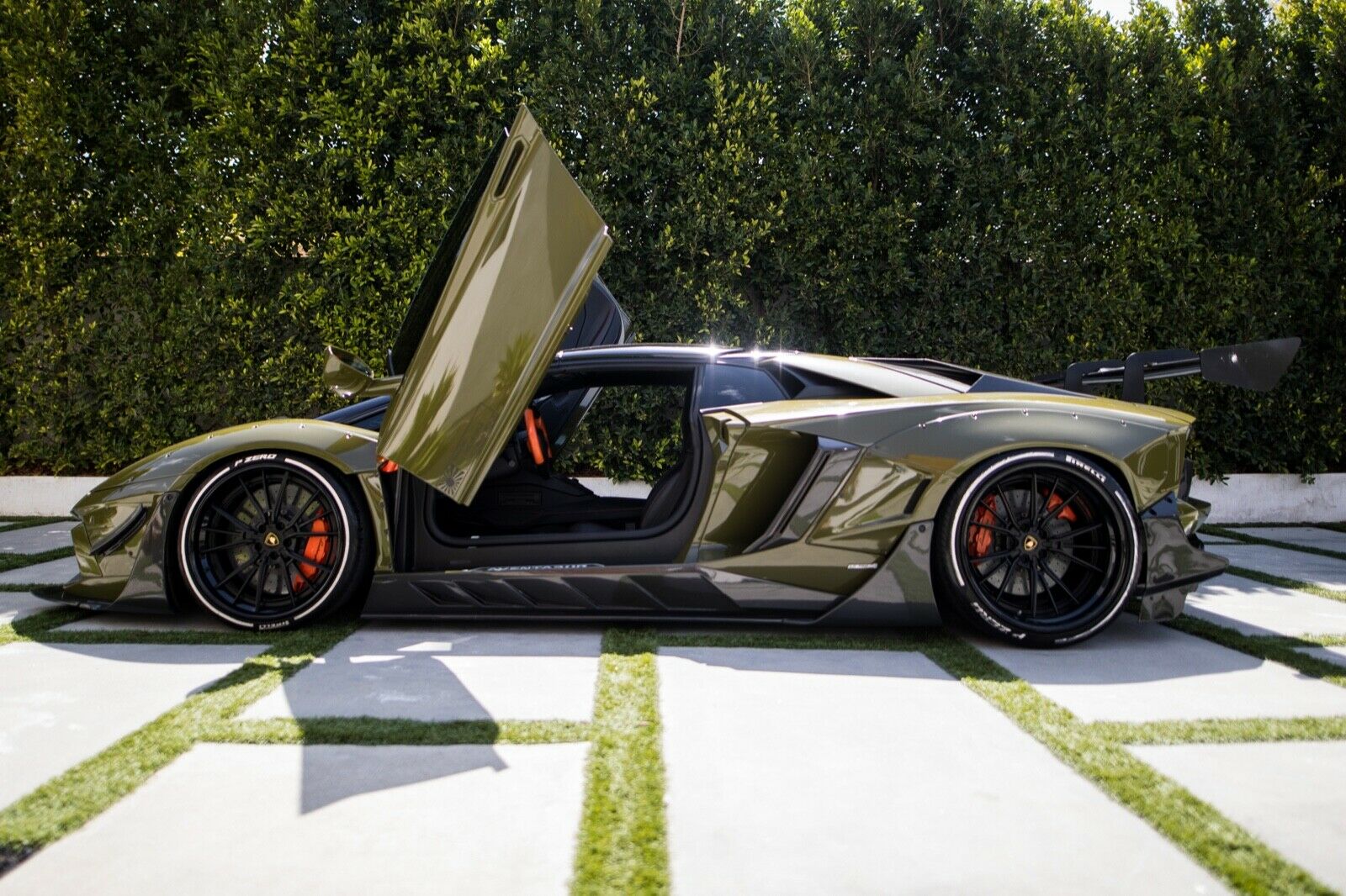 2014AventadorLP700-4 Roadster