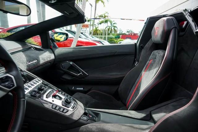 2016AventadorLP700-4 Roadster Pirelli Edition