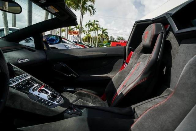 2016AventadorLP700-4 Roadster Pirelli Edition