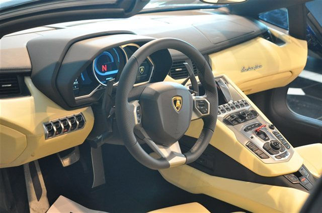 2013AventadorLP700-4 Roadster