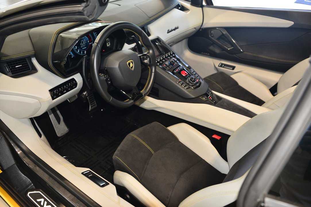 2018AventadorLP740-4 S Roadster