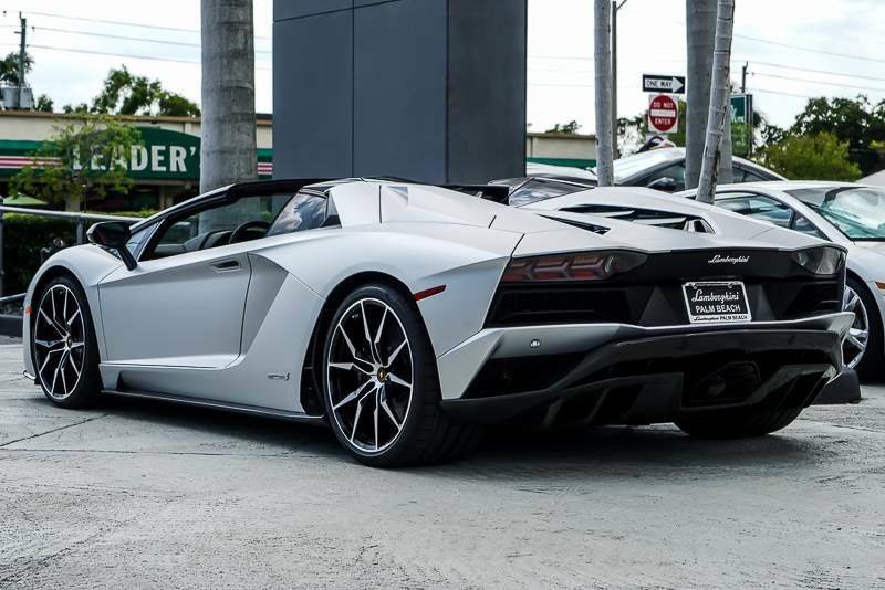 2018AventadorLP740-4 S Roadster