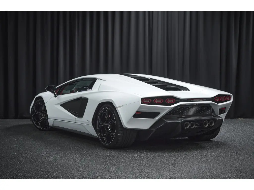 2022CountachLPI800-4