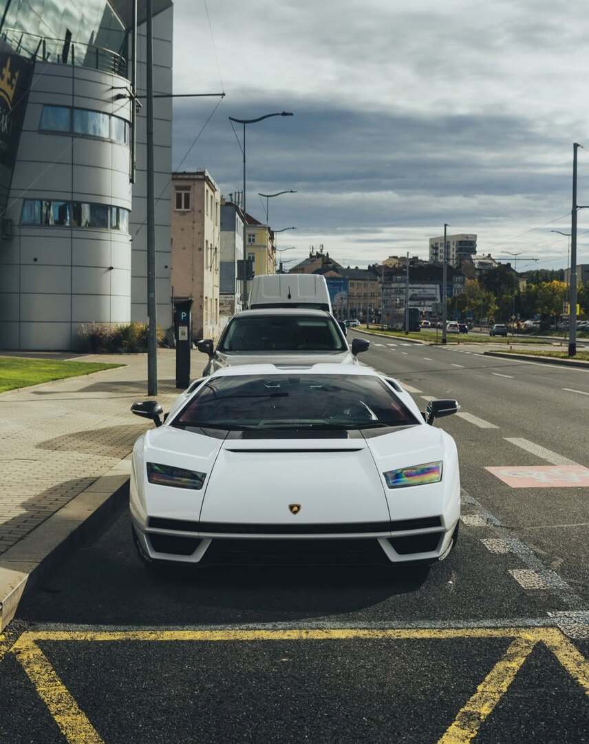 2022CountachLPI800-4