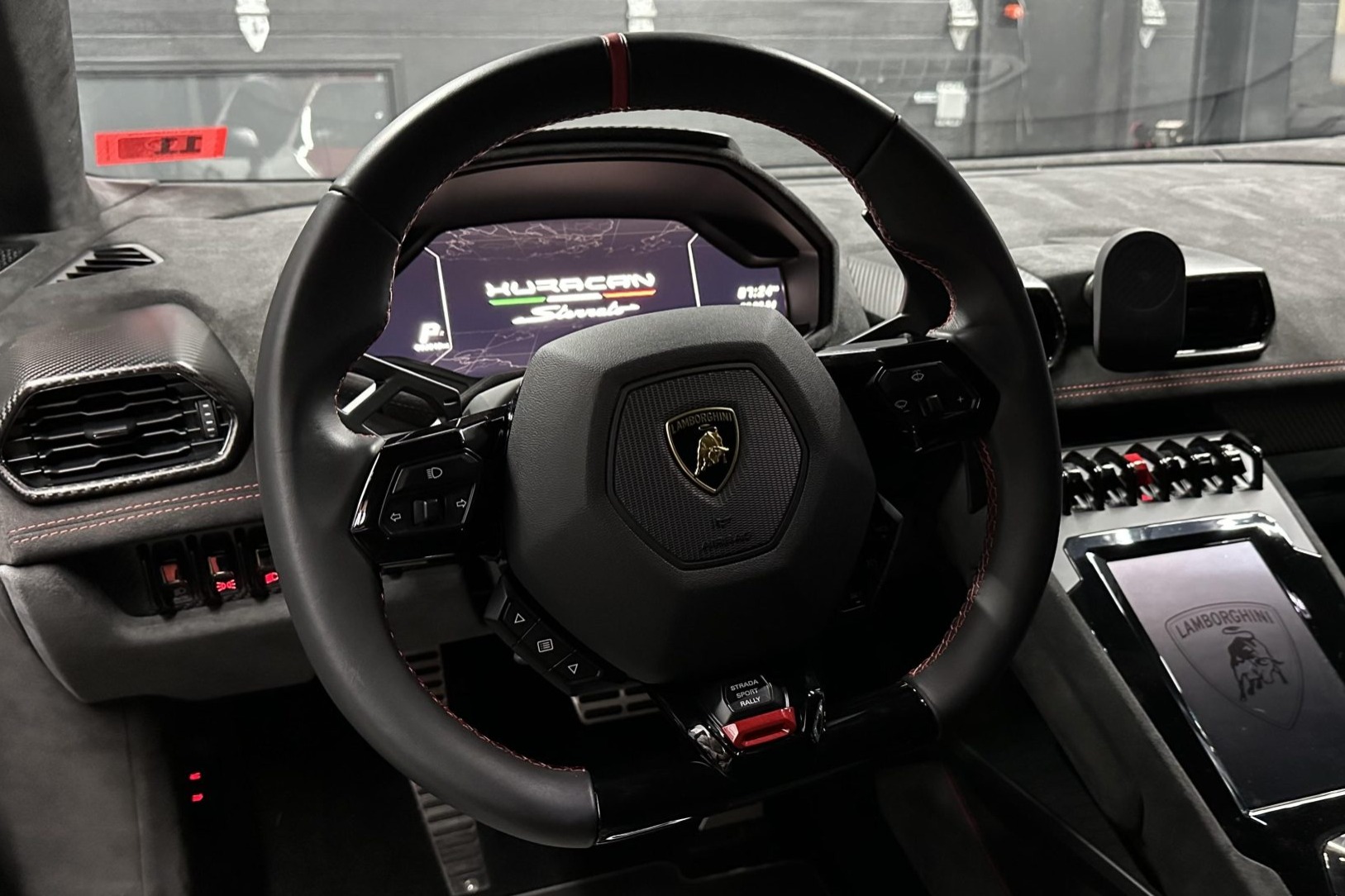 2023HuracanSterrato