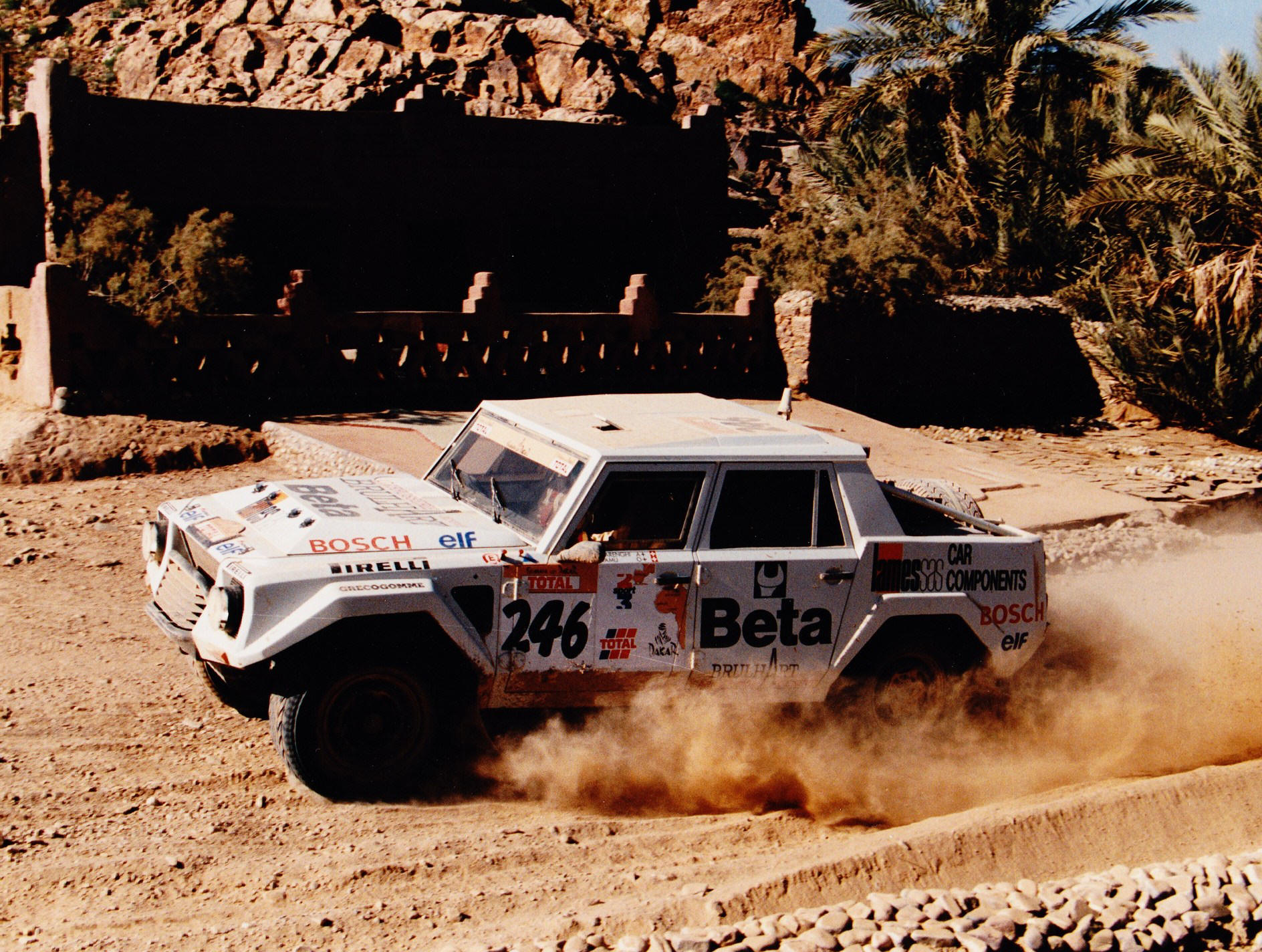 1987LM002