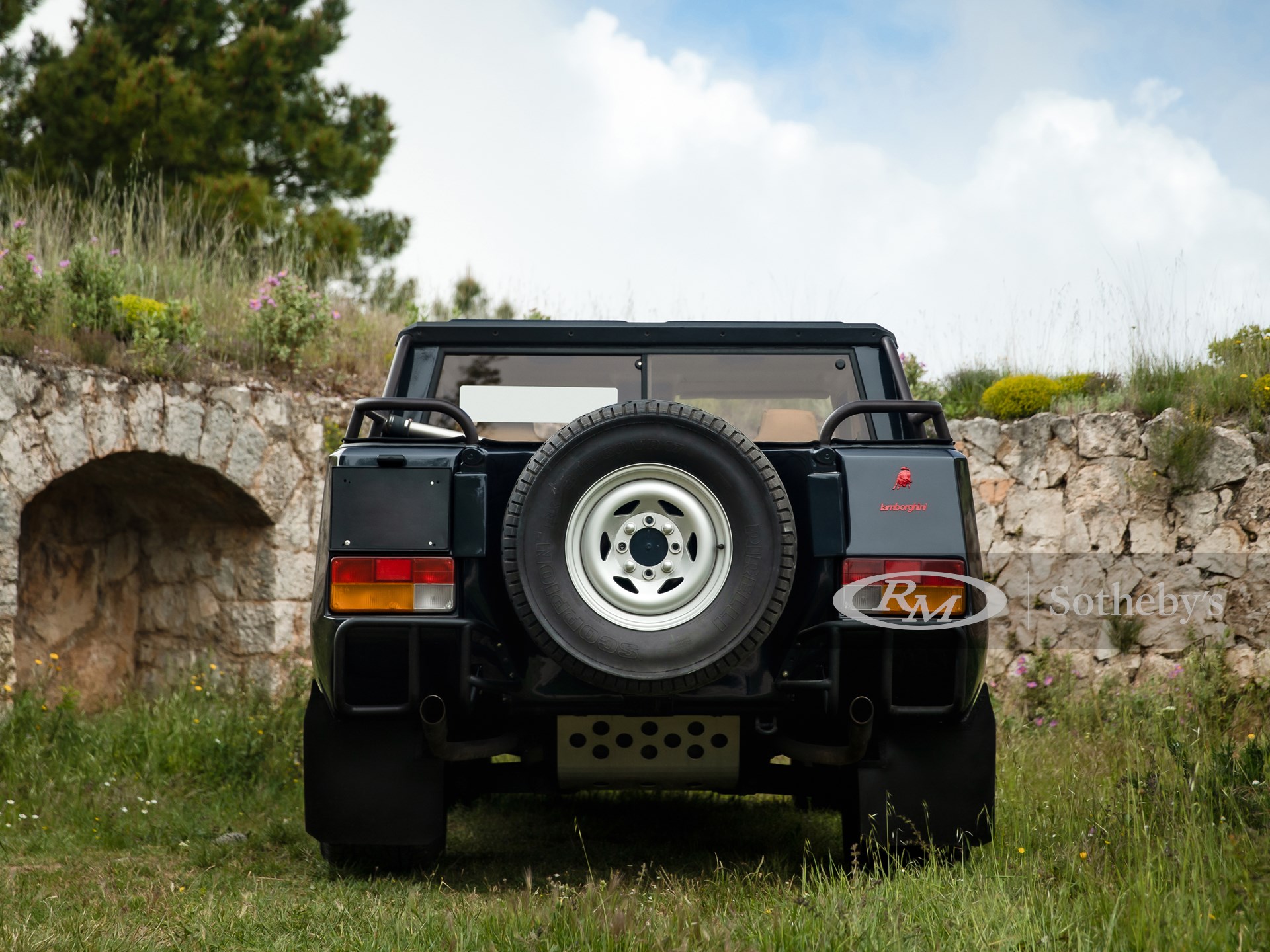 1988LM002