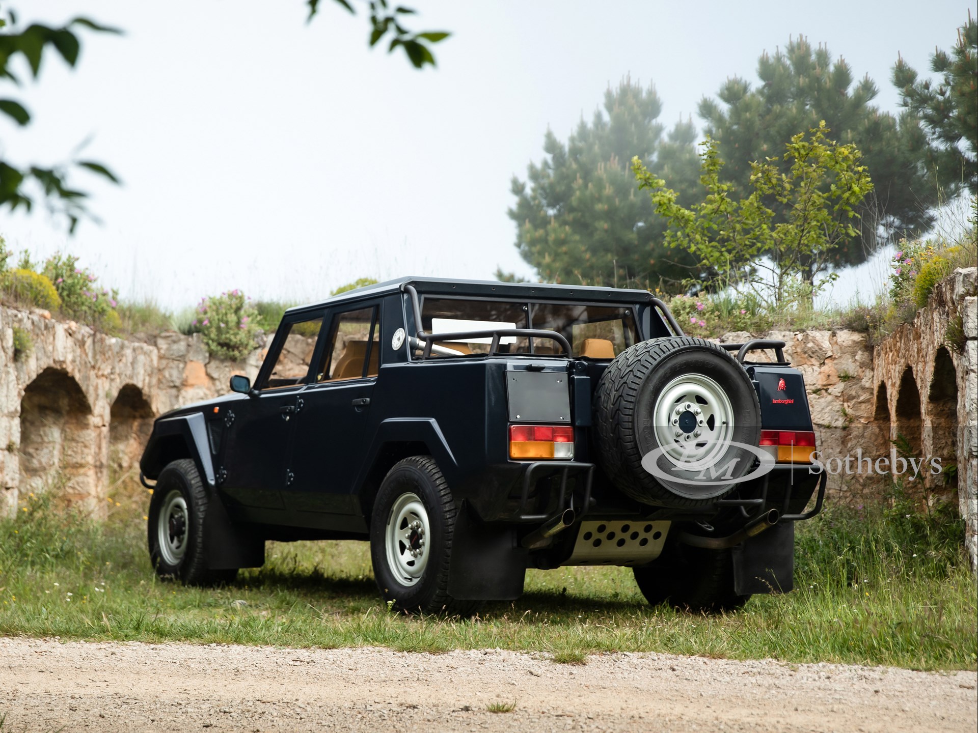 1988LM002