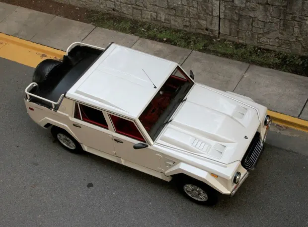 1990LM002