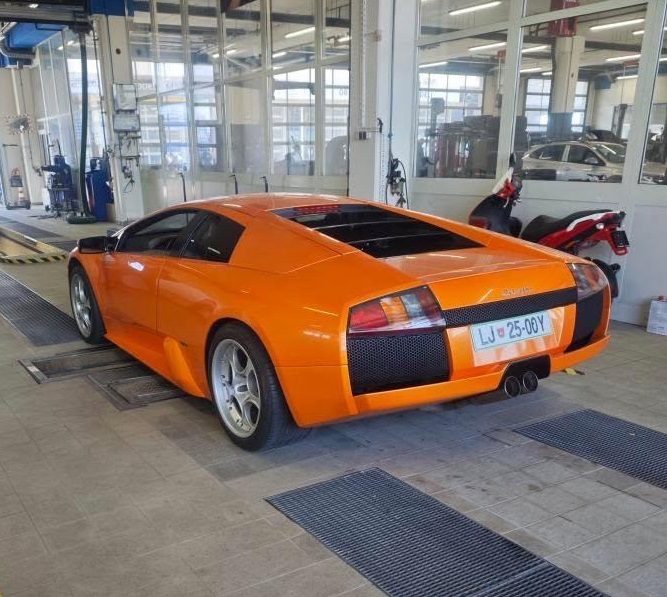 2002Murcielago