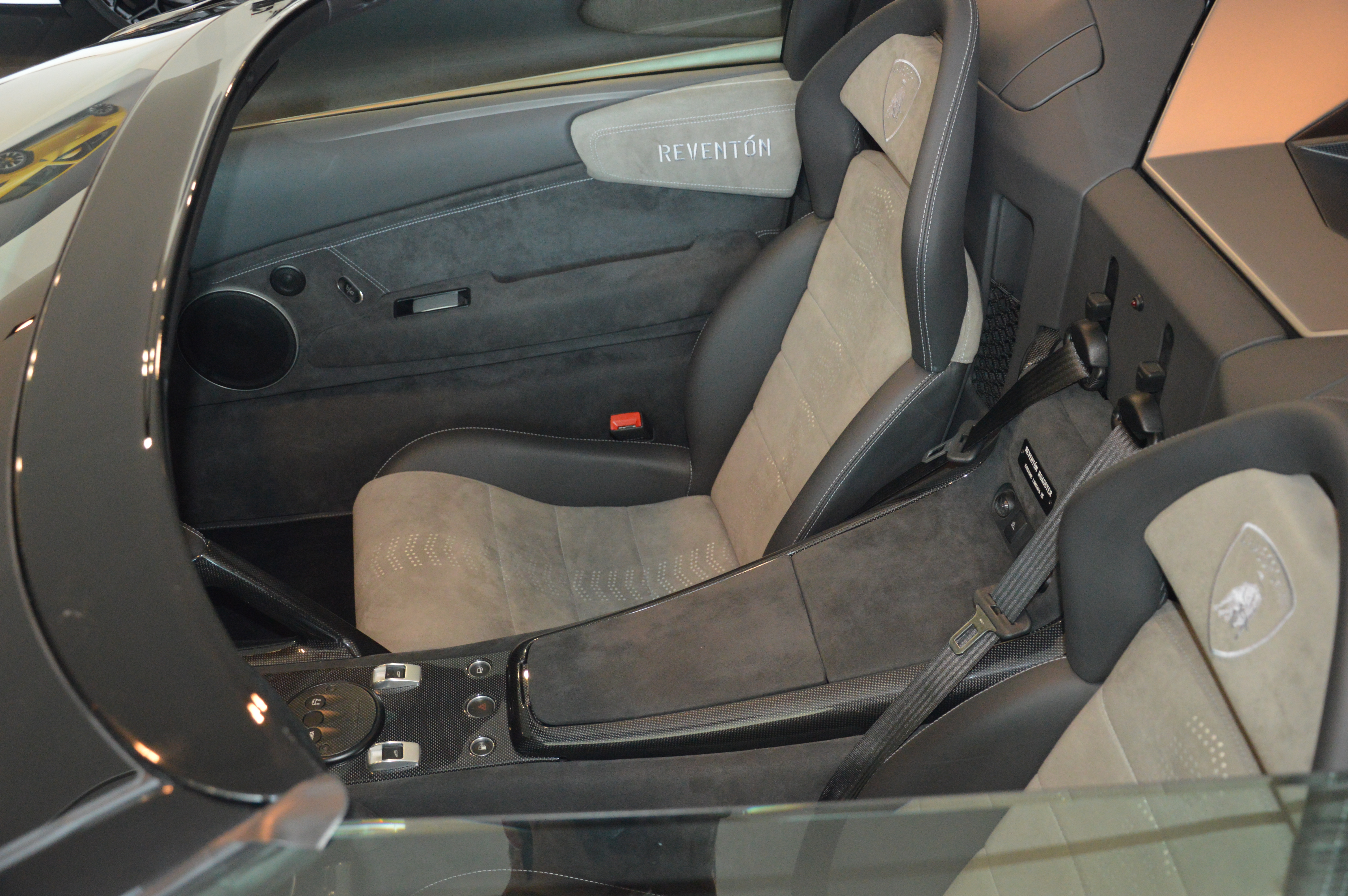 2010ReventonRoadster