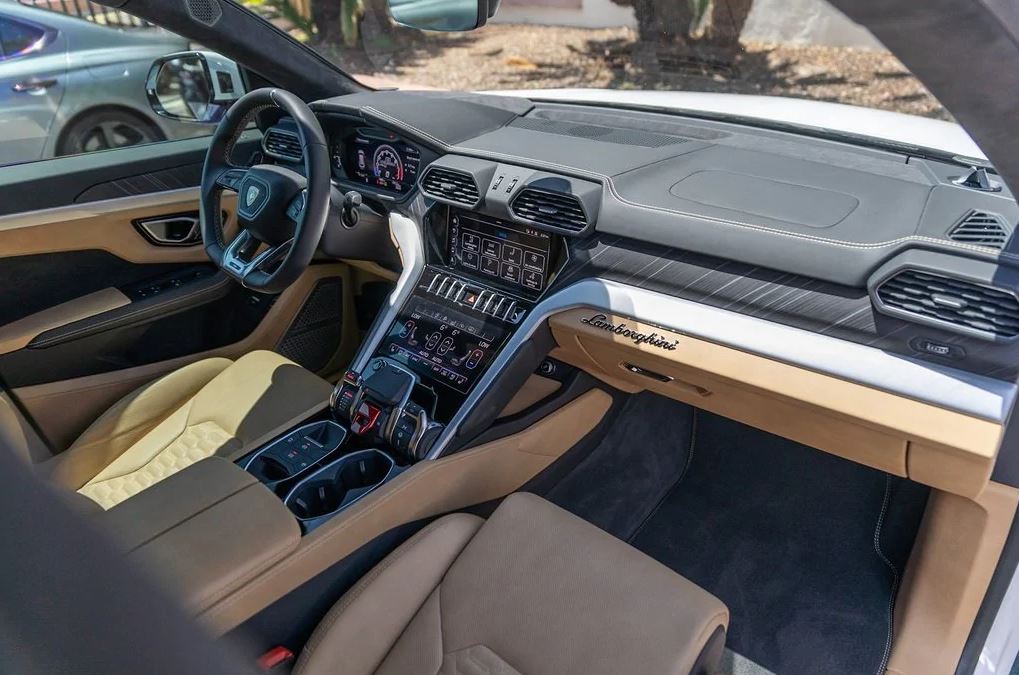 2020Urus