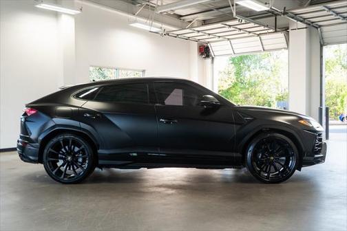 2022UrusGraphite Capsule