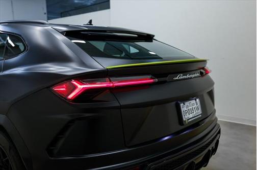 2022UrusGraphite Capsule